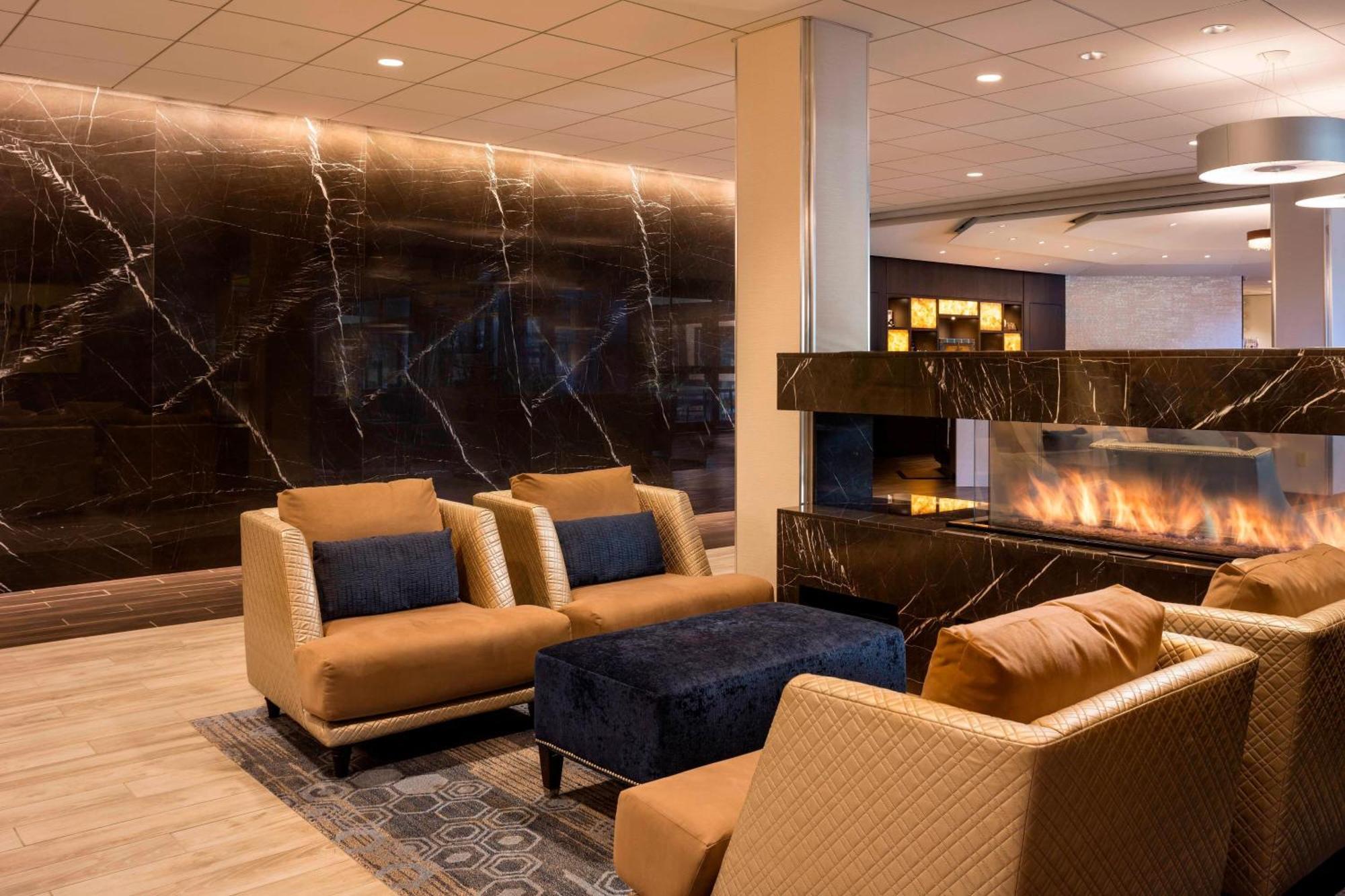 Four Points By Sheraton Norwood Conference Center Exterior photo